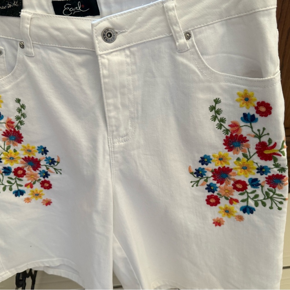 Earl Jeans White and Red Bermuda Shorts with Floral Embroidery